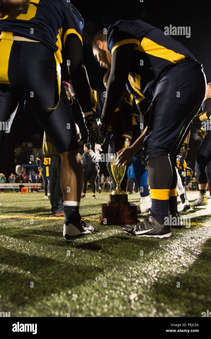 151211NJY507406 Bremerton, Wash. (Dec. 11, 2015) The Navy team