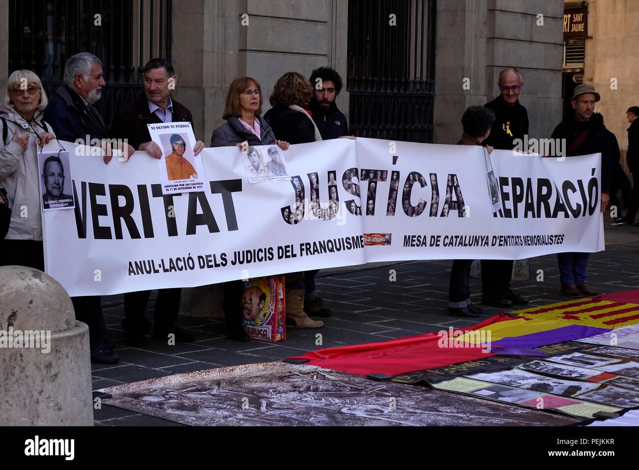 Truth, Justice and Reparation Relatives Protest In Barcelona For The Missing People From The Era Of Fascism In Spains Past Stock Photo