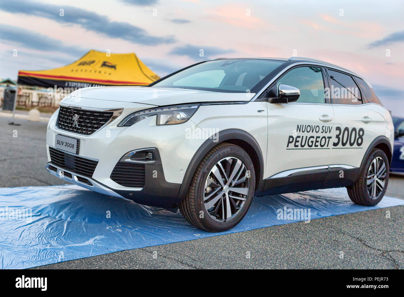 Peugeot 3008 Suv High Resolution Stock Photography And Images Alamy