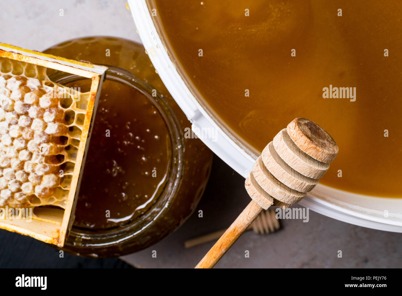 Honey Bucket High Resolution Stock Photography and Images Alamy