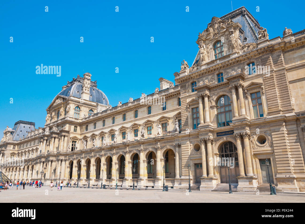Louvre museum paris exterior hi-res stock photography and images - Alamy