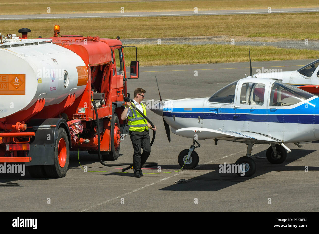 Fuel truck airport hi-res stock photography and images - Alamy