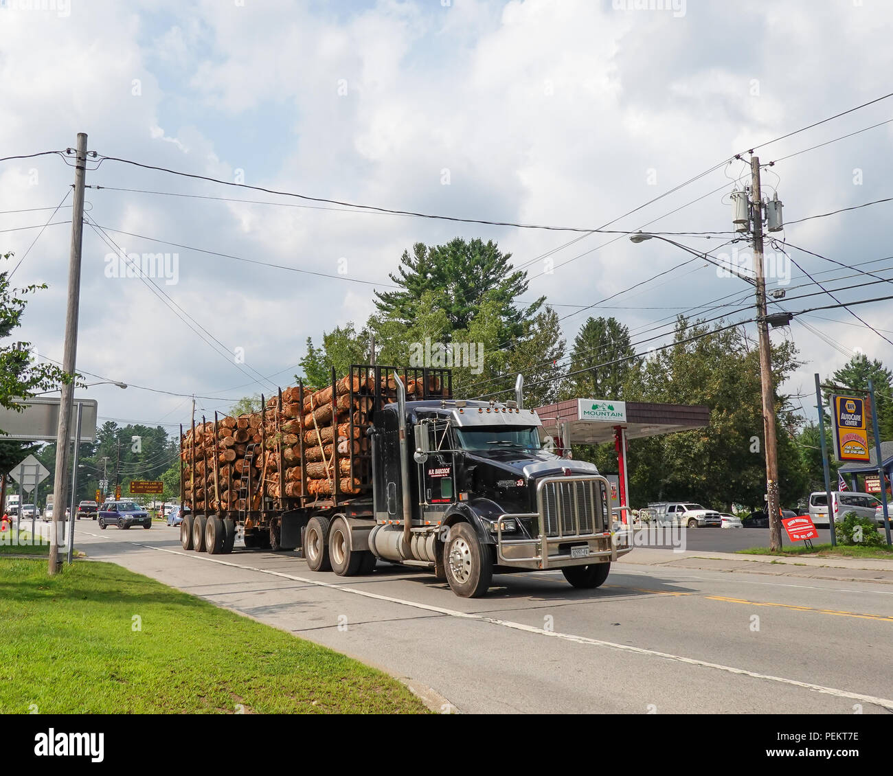 Hauling logs hires stock photography and images Alamy