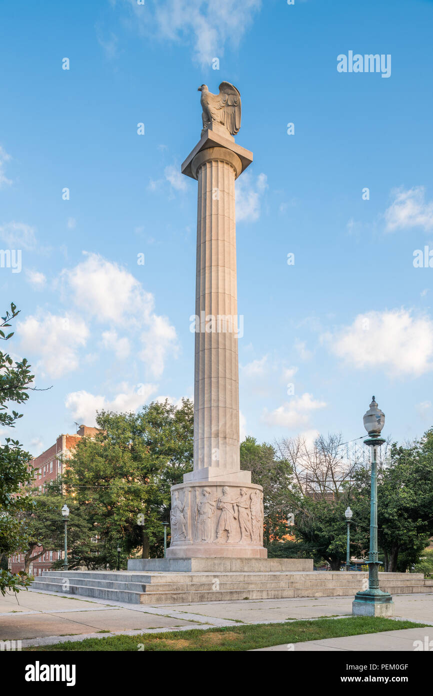 Logan Monument in Logan Square Stock Photo Alamy