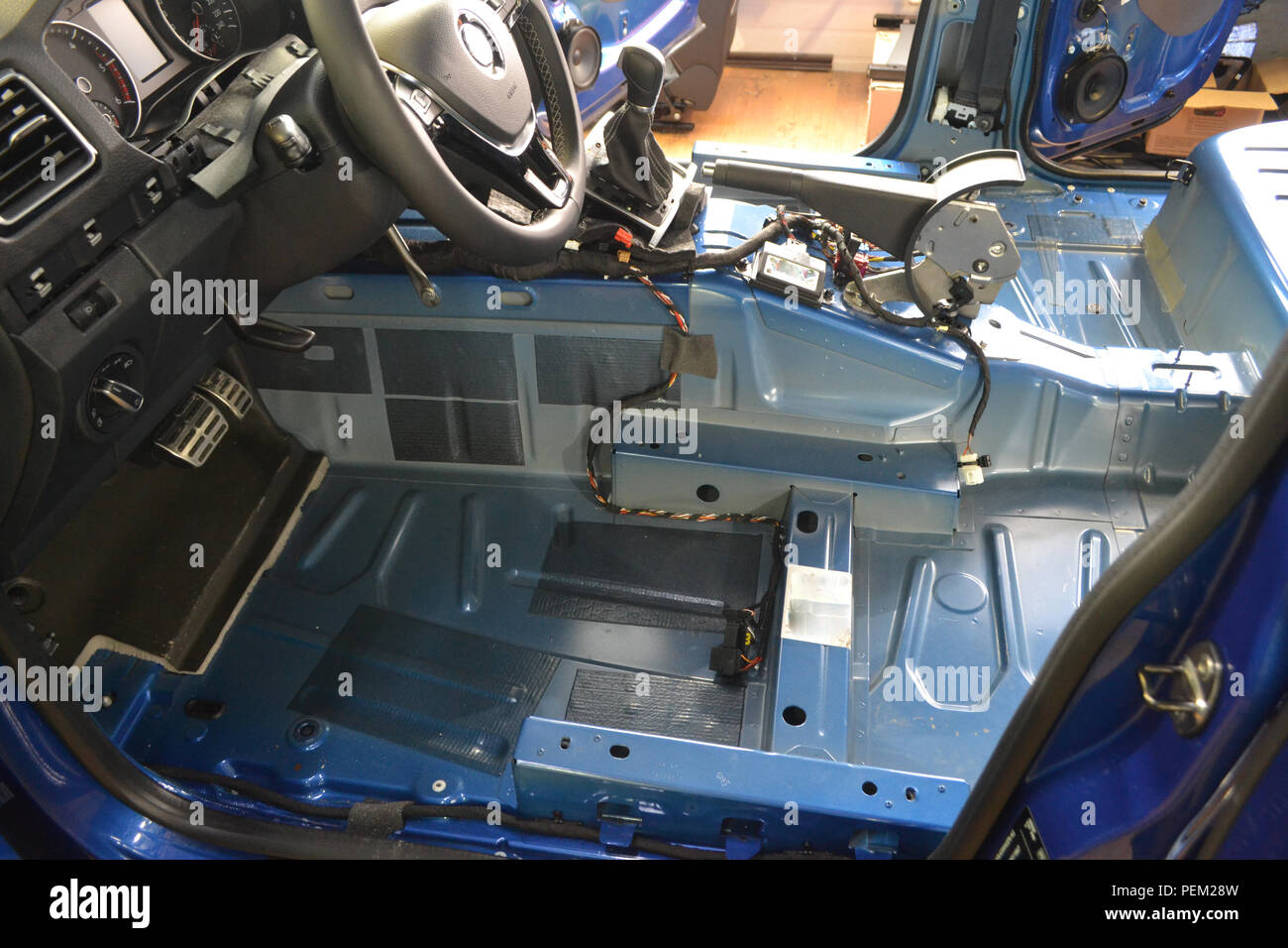 Tuning The Car In A Pickup Truck Body With Three Layers Of Noise