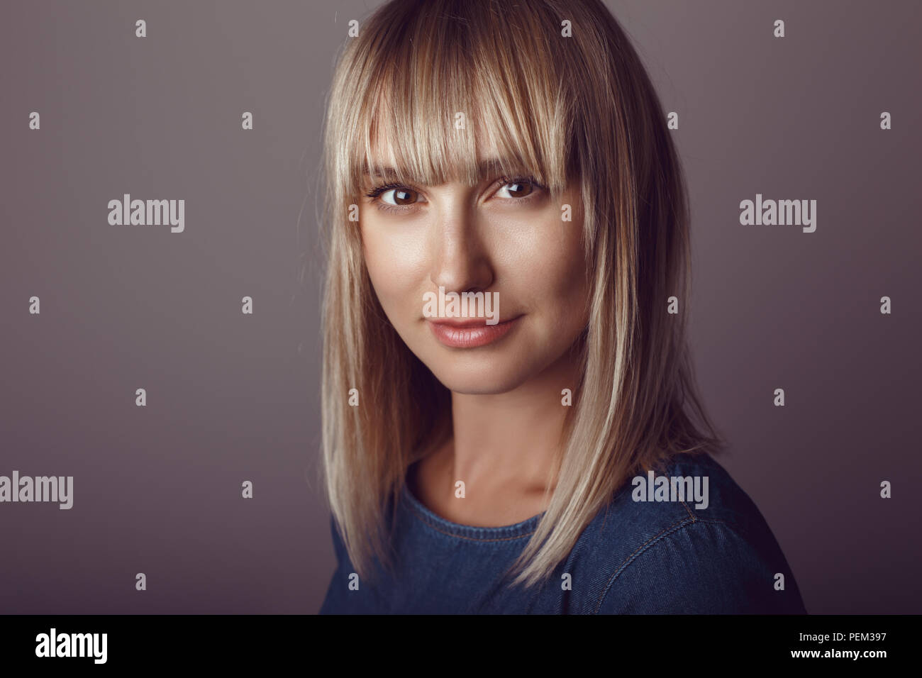 Female blonde bob hi-res stock photography and images - Alamy