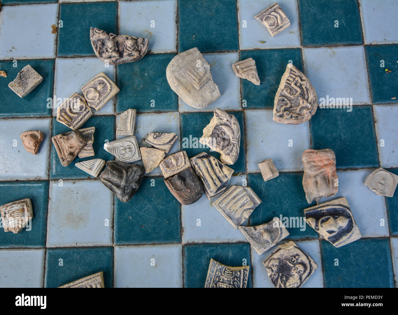 Demolishing statue hi-res stock photography and images - Alamy