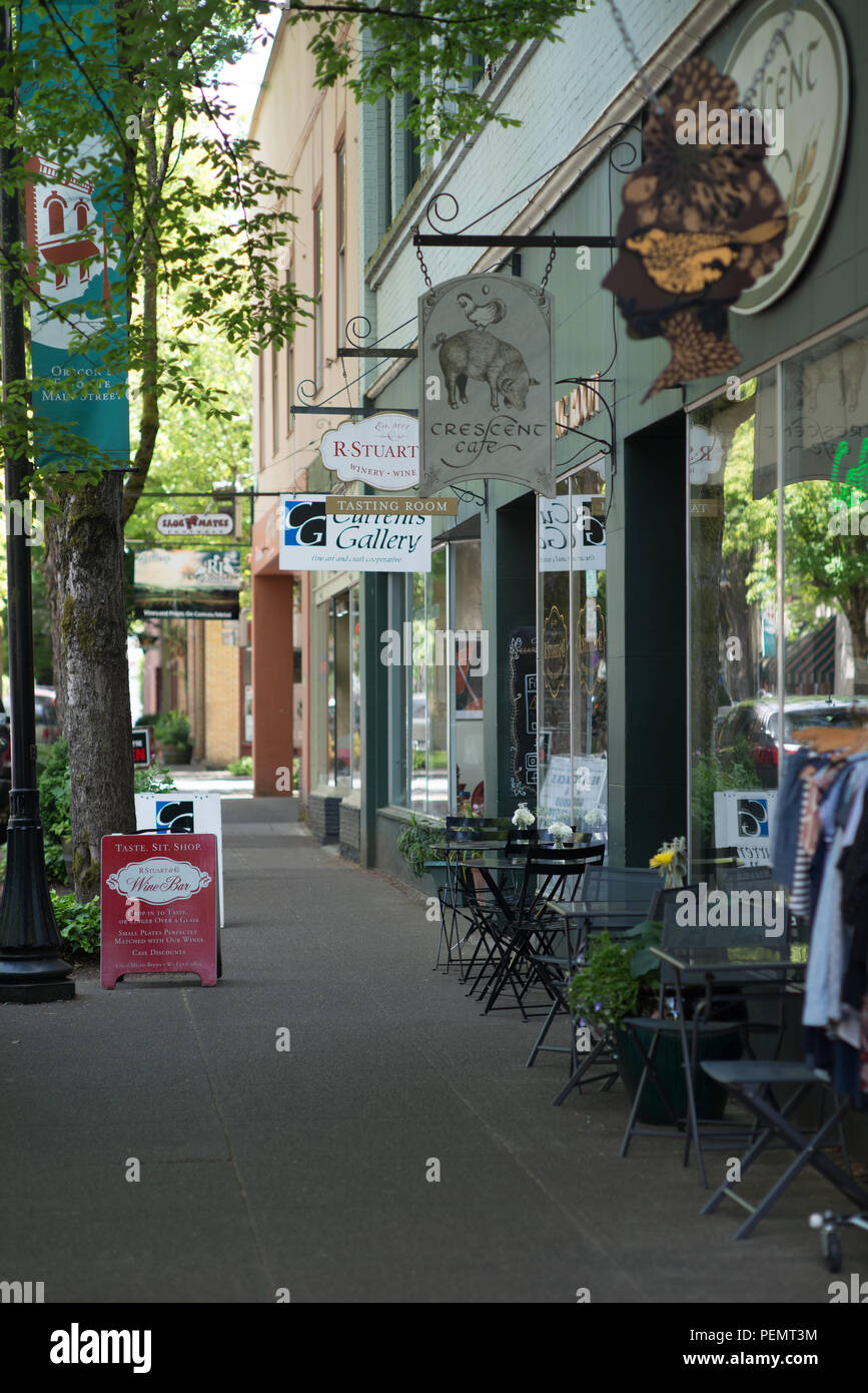 MCMINNVILLE, OREGON JUNE 6TH 2017, Shops, cafe, wine tasting, and a gallery along downtown 3rd street. Stock Photo