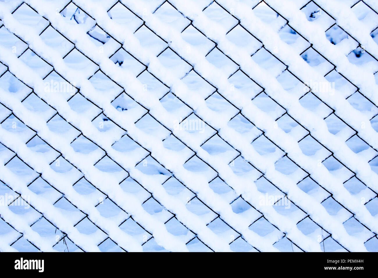 Snow covered mesh netting hi-res stock photography and images - Alamy