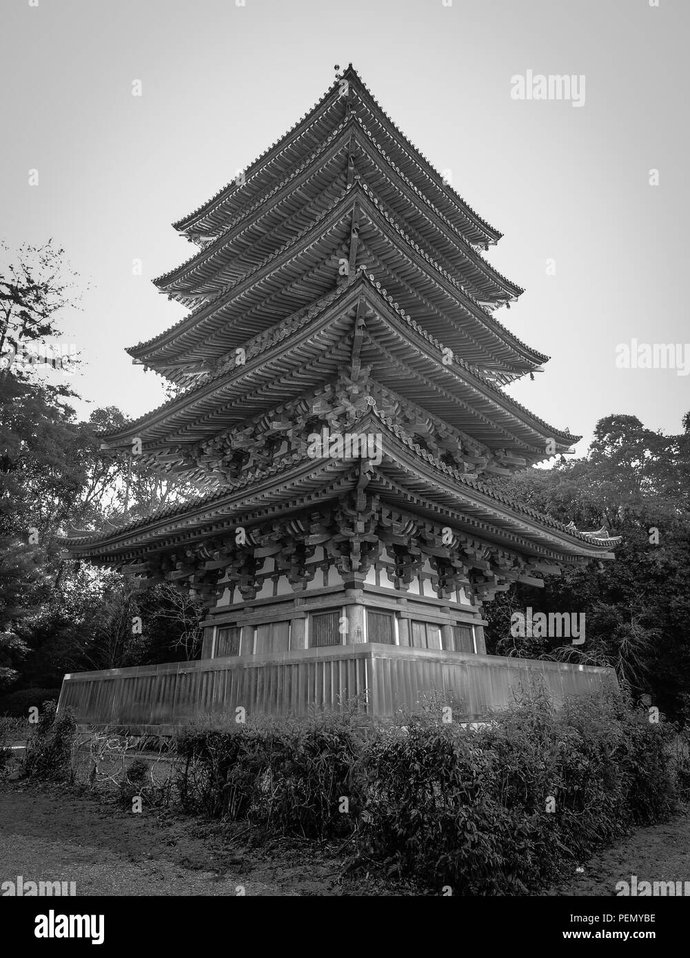 Toji temple kyoto pagoda Black and White Stock Photos & Images - Alamy