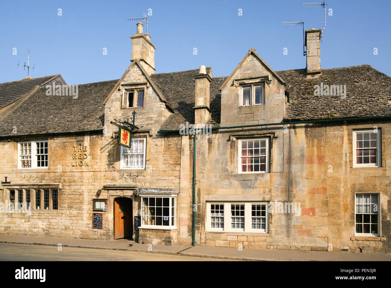 Red Lion,Inn,pub,Chipping Campden,Cotswold,Cotswolds,Cotswold Way,hiking,hike,typical,English,scenery,Gloucestershire,England,GB,England,UK,U.K. Stock Photo