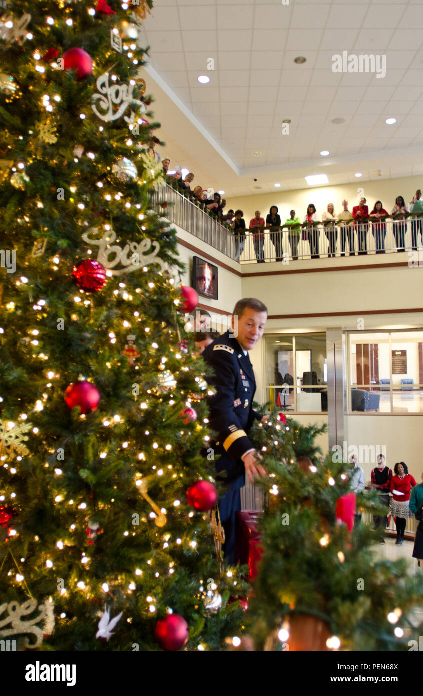 Lt Gen Jeffrey W Talley Chief Of Army Reserve Lights The