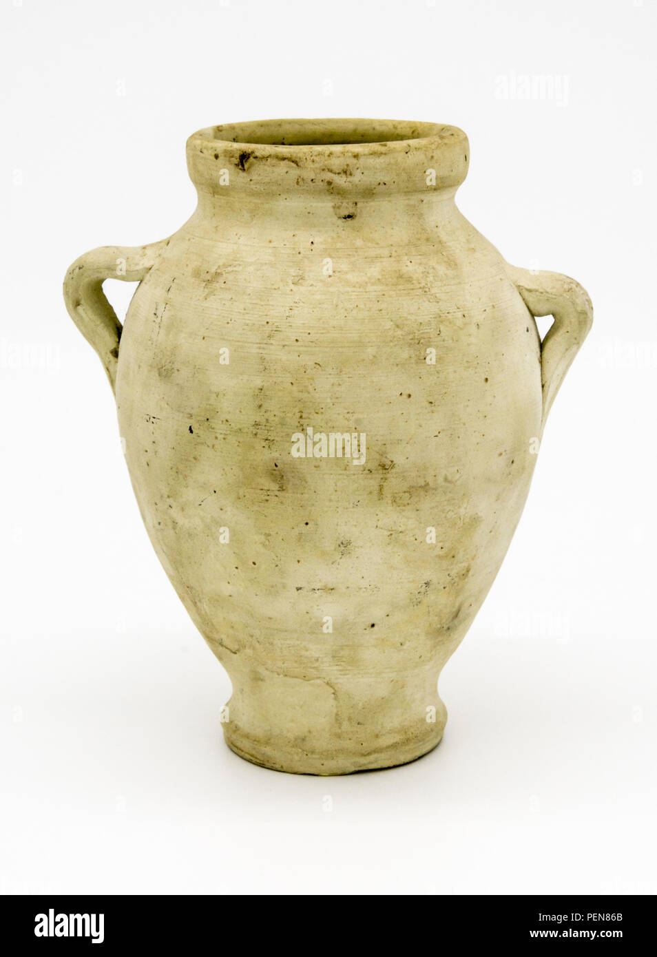Antike Vase aus Ton geformt wie eine Amphore Stock Photo