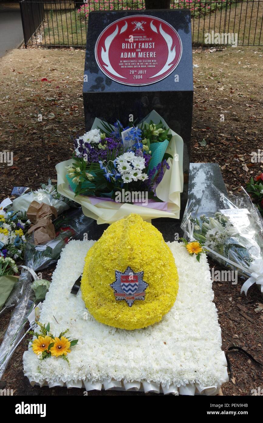 memorial to firemen who died in Bethnal Green east London fire 2004 Stock Photo