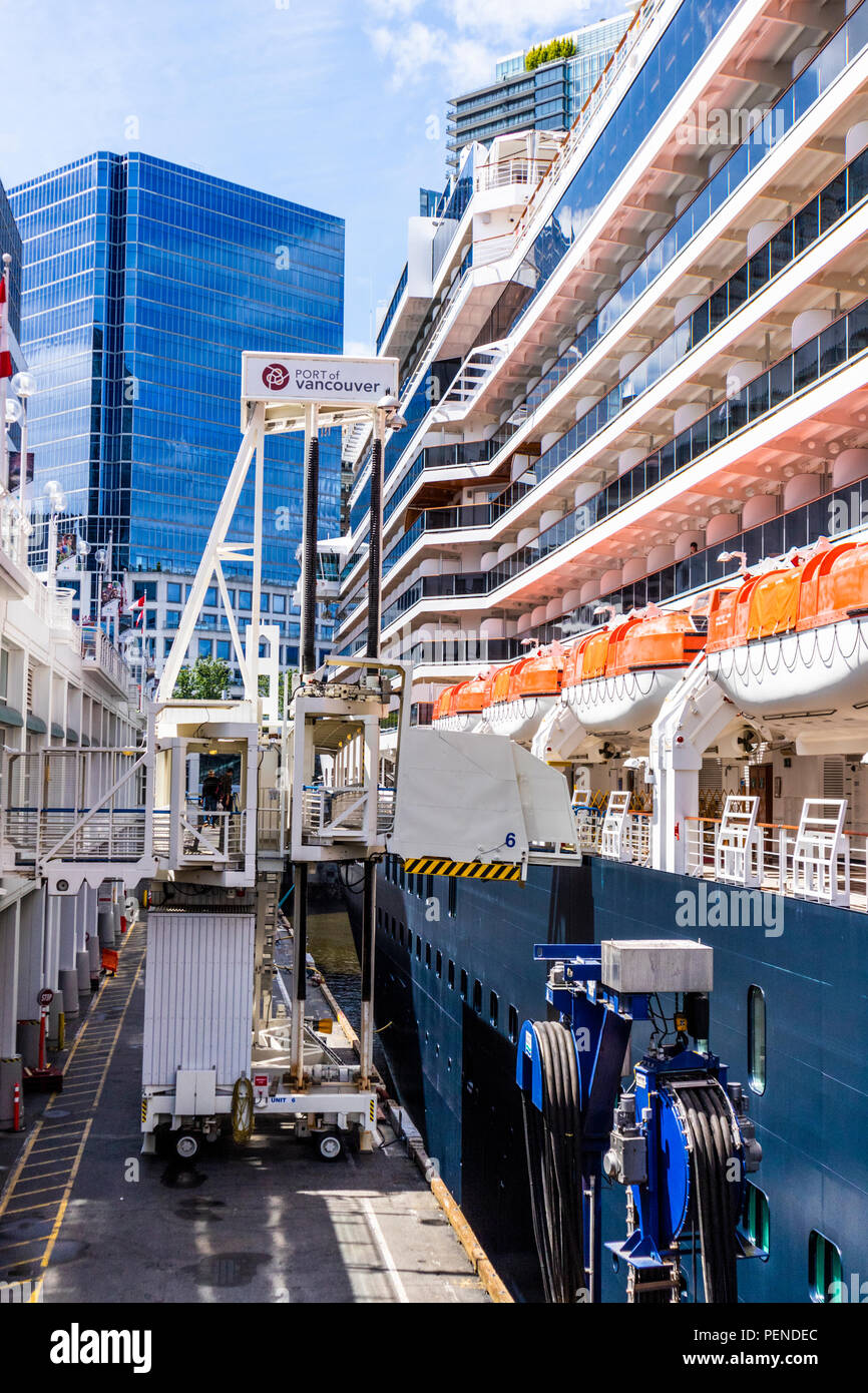 Embarking passengers onto the MS Nieuw Amsterdam (Holland America Line) at the Port of Vancouver, British Columbia, Canada Stock Photo