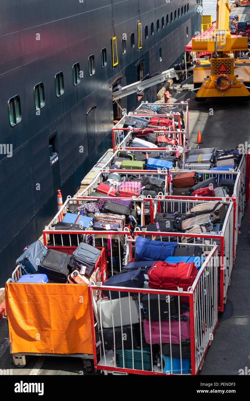 Loading passengers' luggage onto the MS Nieuw Amsterdam (Holland ...