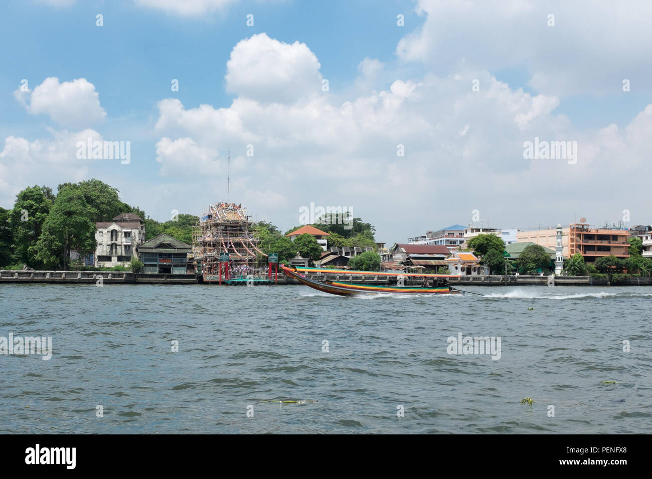 Long tail boat speeding along the Chao Phraya River in Bangkok, Thailand Stock Photo