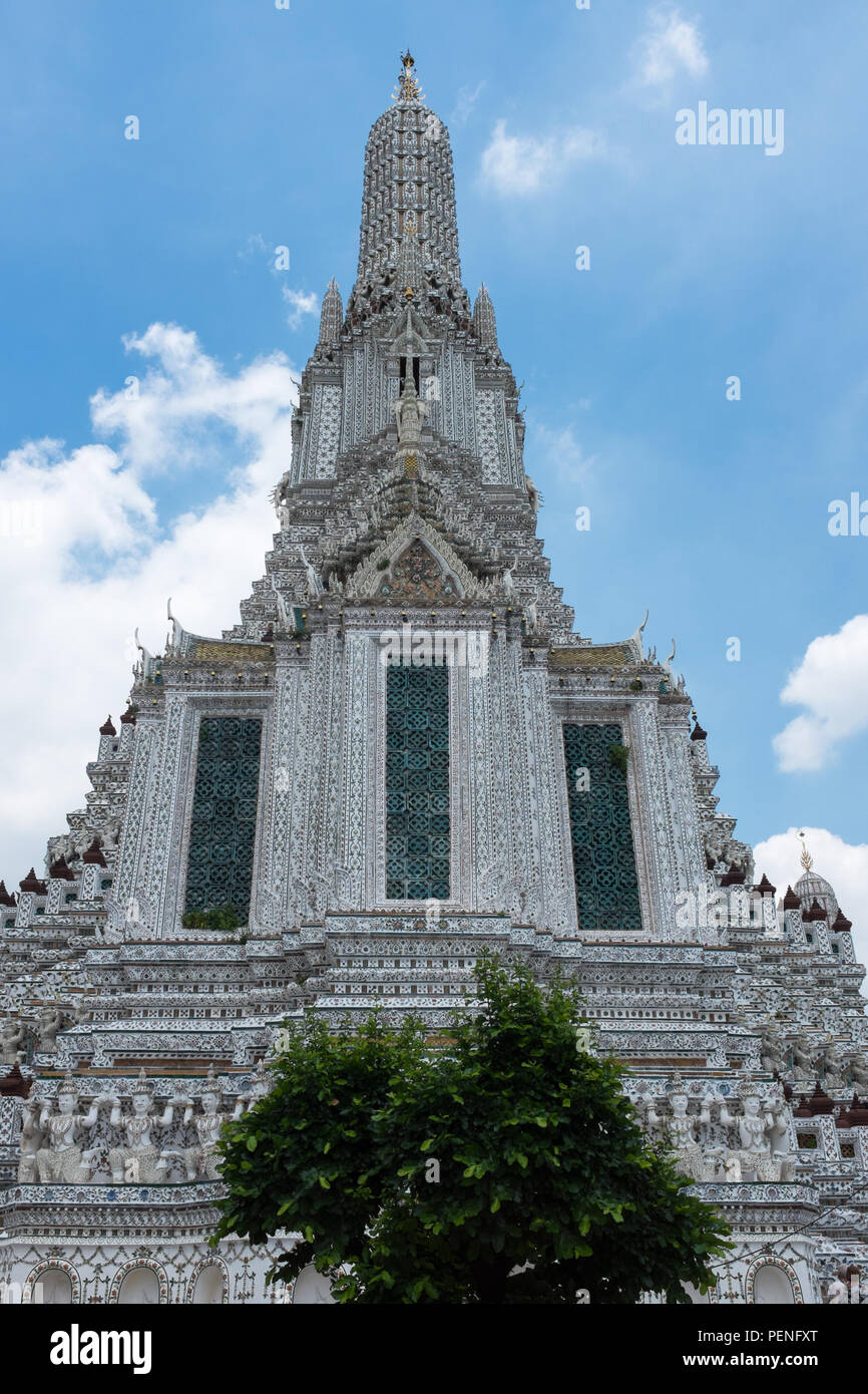 Looking up at the main prang or tower at Wat Arun or the Temple of Dawn on the bank of the Chao Phraya River in Bangkok, Thailand Stock Photo