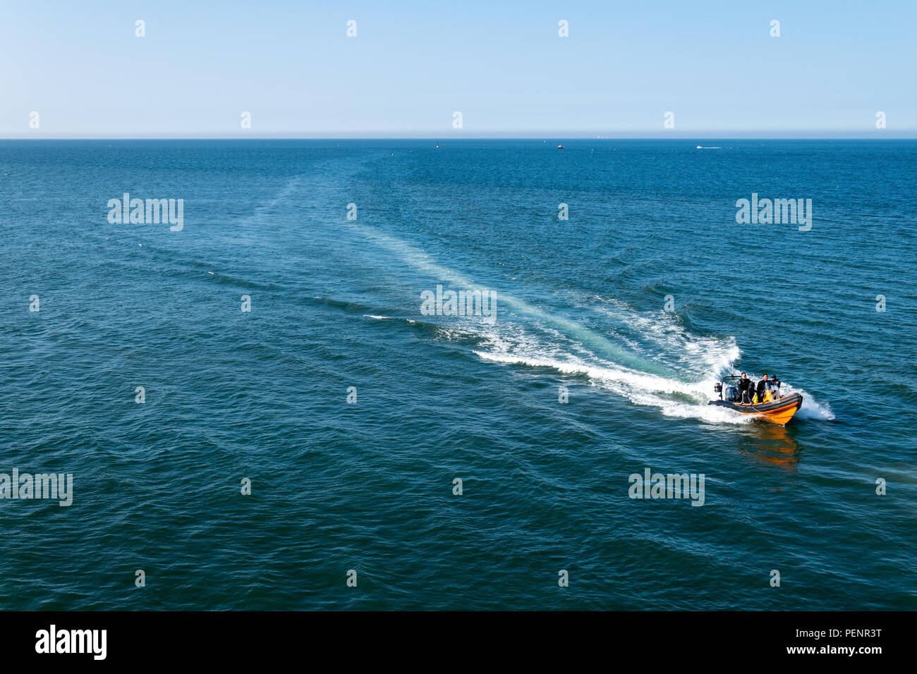 A boat returning to Whitby Harbour Stock Photo - Alamy