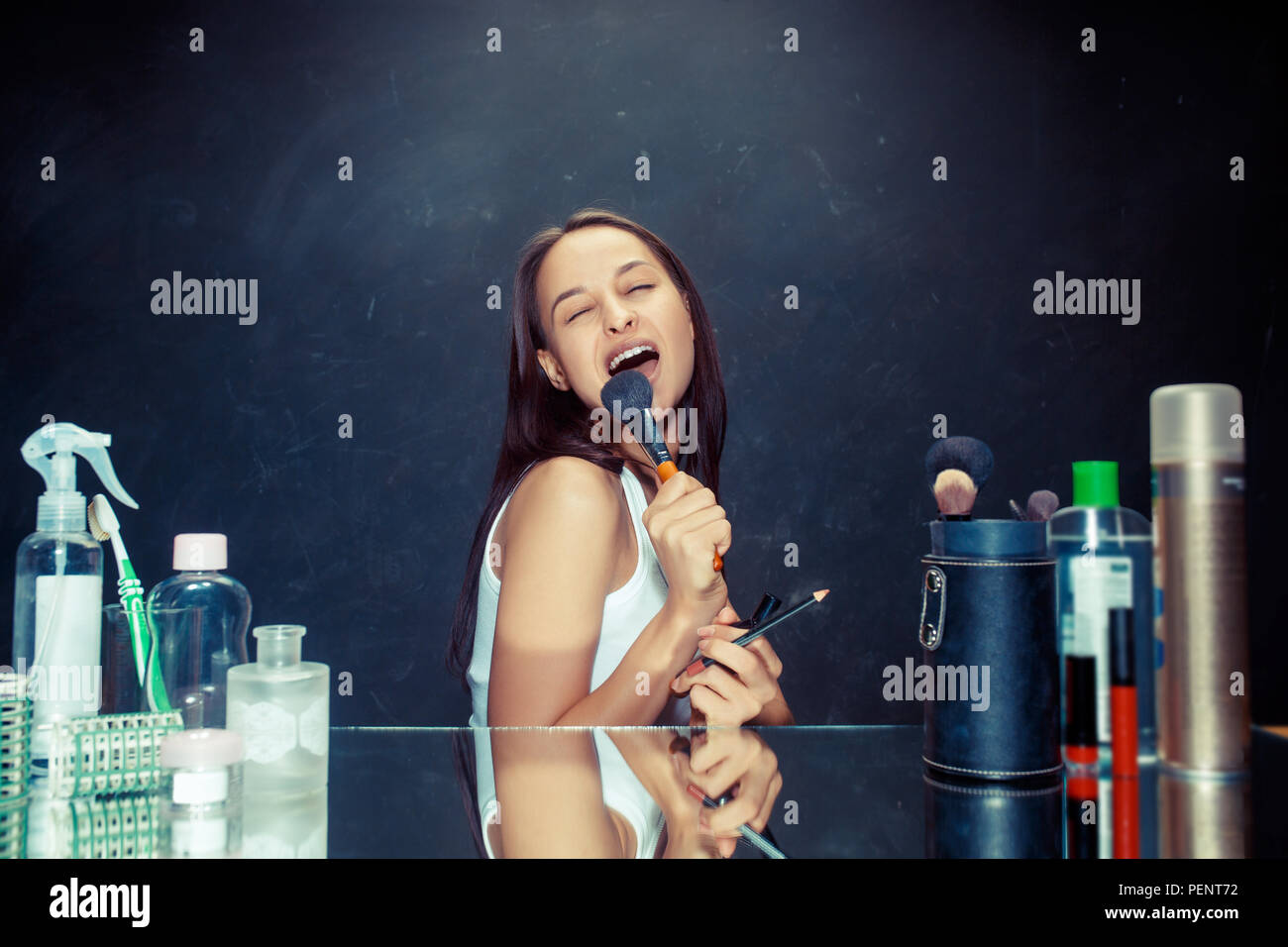 Page 2 Girl Singing Brush High Resolution Stock Photography And Images Alamy