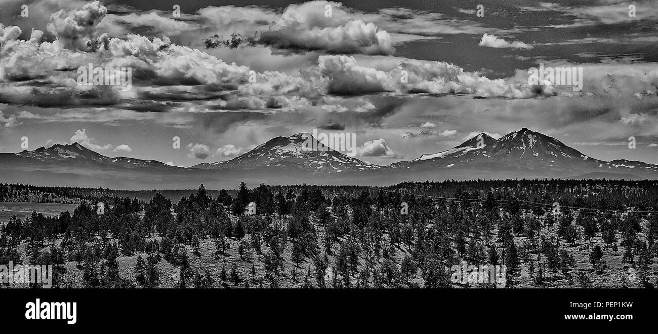 Sisters mountain range in Central Oregon Stock Photo Alamy
