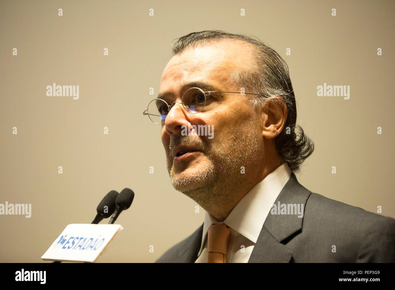 SÃO PAULO, SP - 16.08.2018: GUSTAVO FRANCO DEBATE NA FGV EM SP - The economist Gustavo Franco during a series of sabatinas &quot Econominomists of the Elections;quot;, promoted by the newsnewspaper Estado de São Paulo and Fundação Getúlio Vargas this morning in São Paulo. Gustavo is responsible for the plan of the New John Amoeedo Party candidate. (Photo: Bruno Rocha/Fotoarena) Stock Photo