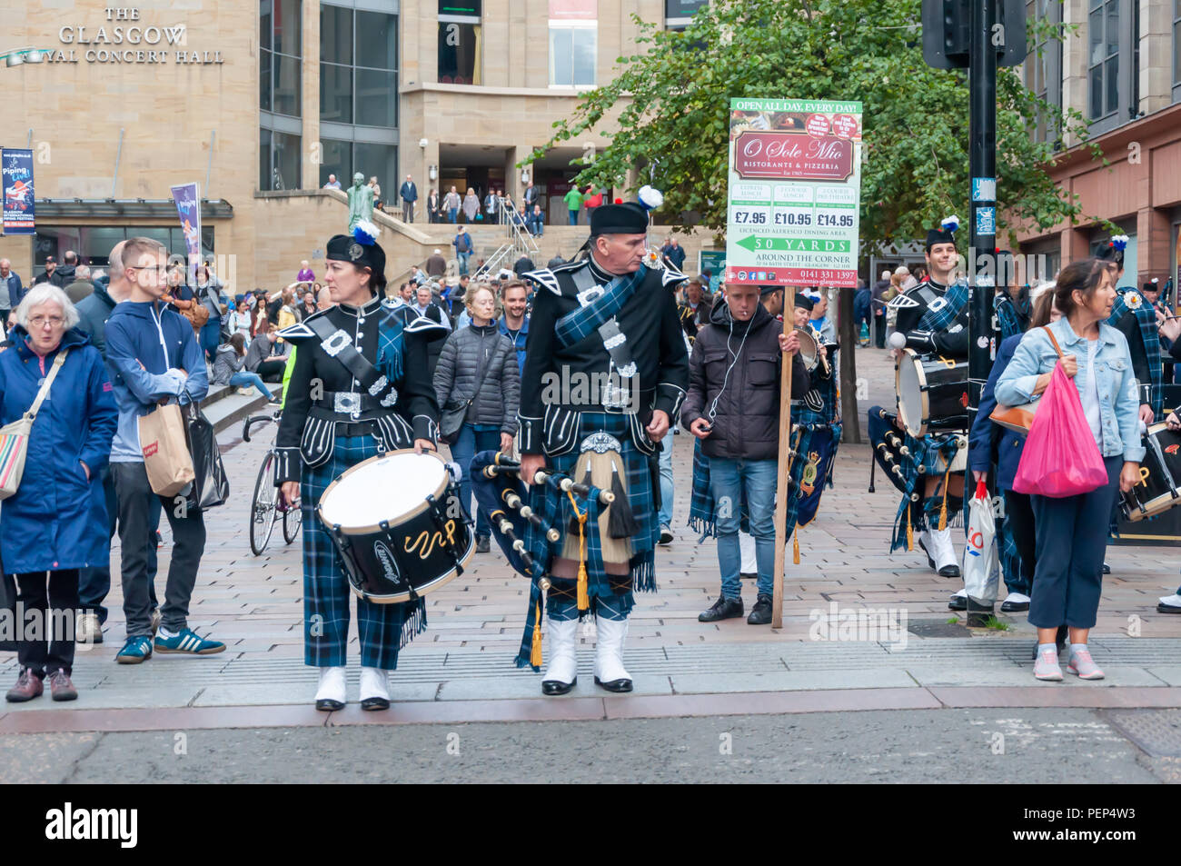 Edinburgh tattoo bagpipes hires stock photography and images Alamy