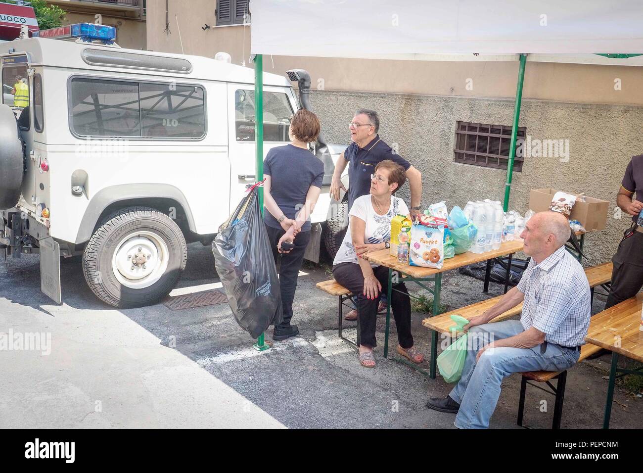 Genoa, Italy. 17th Aug, 2018. Genova. Displaced via Fillack after the collapse of the Morandi bridge Credit: Independent Photo Agency/Alamy Live News Stock Photo