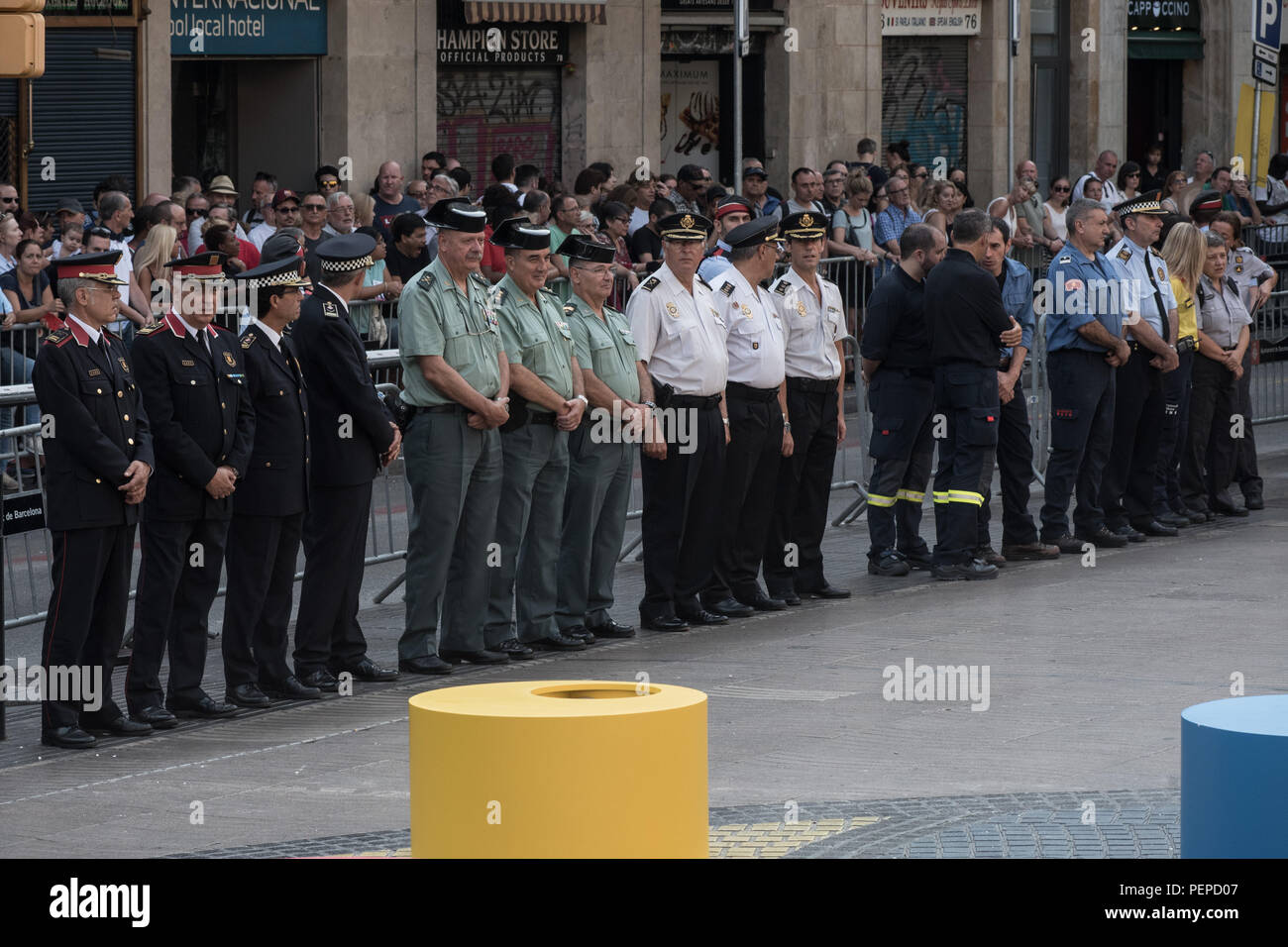 Barcelona, Spain. 17th Aug 2018. August 17, 2018 - Barcelona, Catalonia, Spain -  Members of the police and emergency forces during the  tribute in Las Ramblas of Barcelona  for the victims of last year's terror attacks  that  killed  16 people and injured more than 120  when two vehicles crashed into the crowds. Credit:  Jordi Boixareu/Alamy Live News Stock Photo