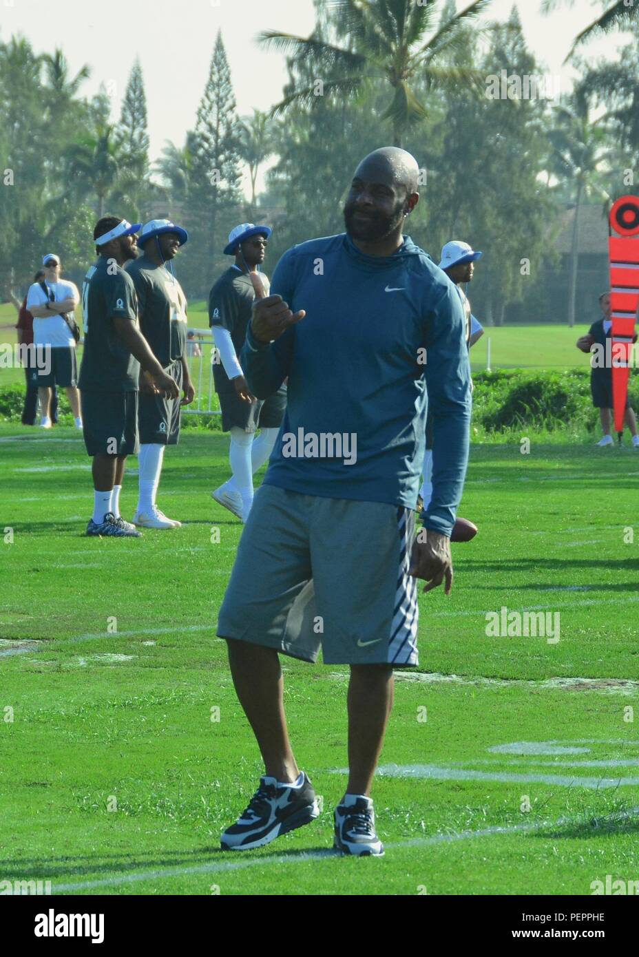 Jerry rice football hi-res stock photography and images - Alamy