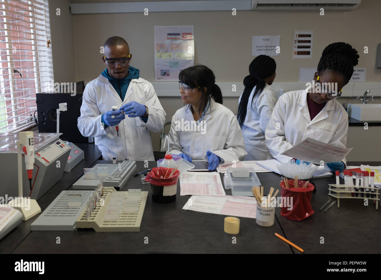 Laboratory technicians hires stock photography and images Alamy