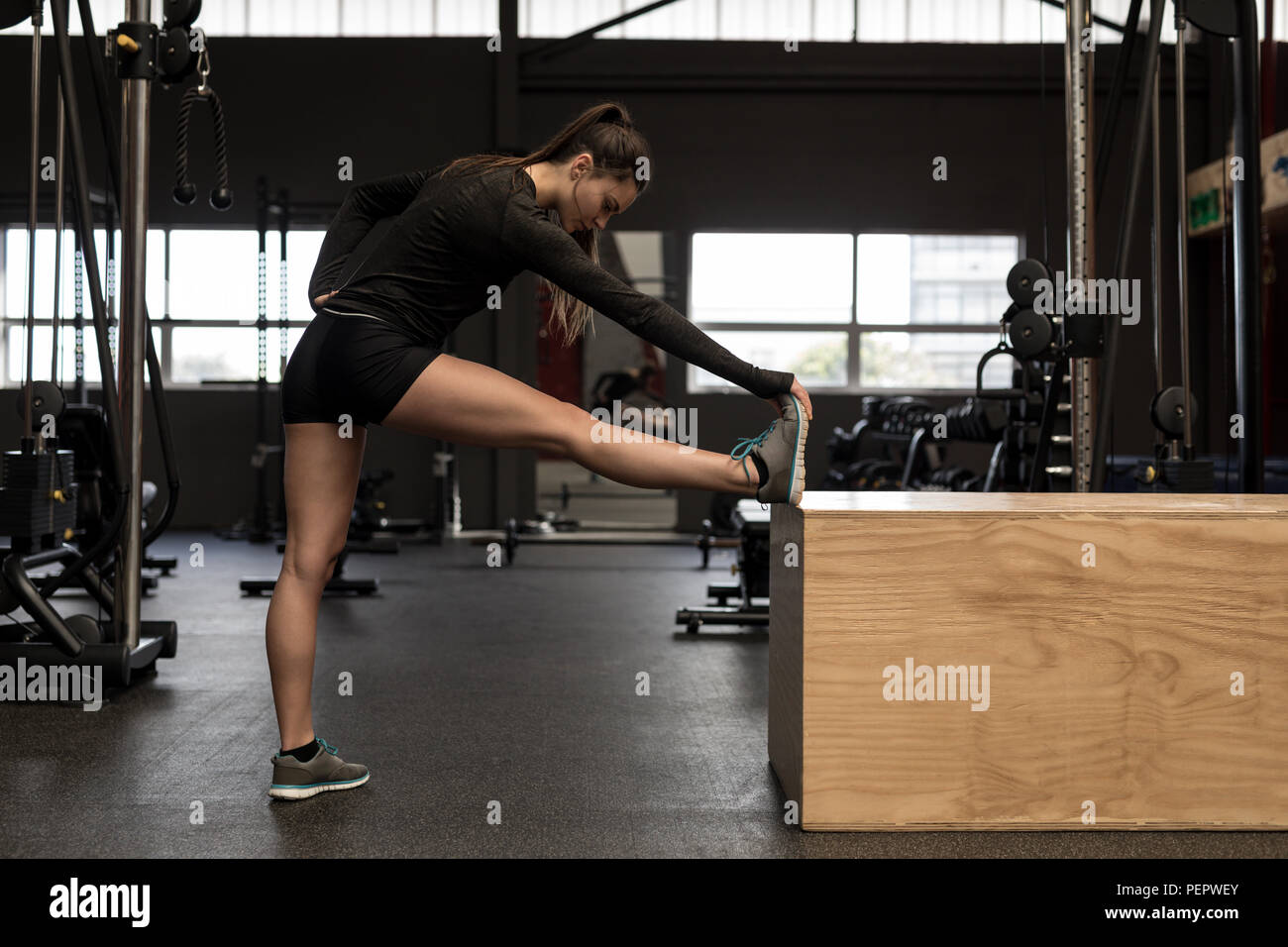 Woman fitness stretching hi-res stock photography and images - Alamy