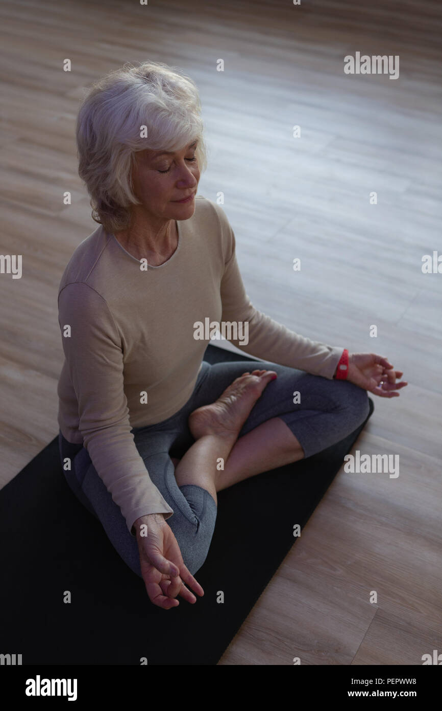 Senior woman performing yoga Stock Photo - Alamy