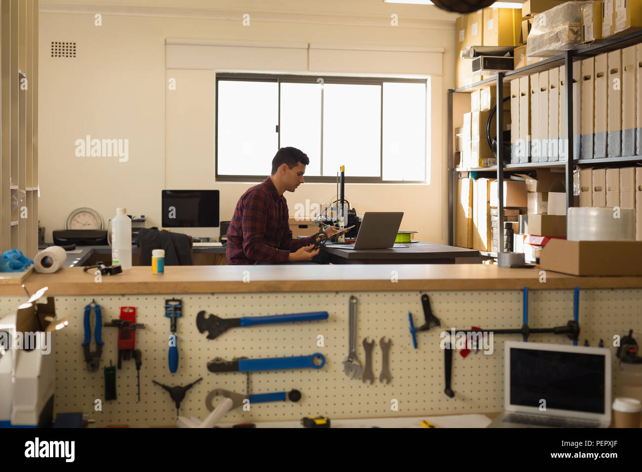 Mechanical desk hires stock photography and images Alamy