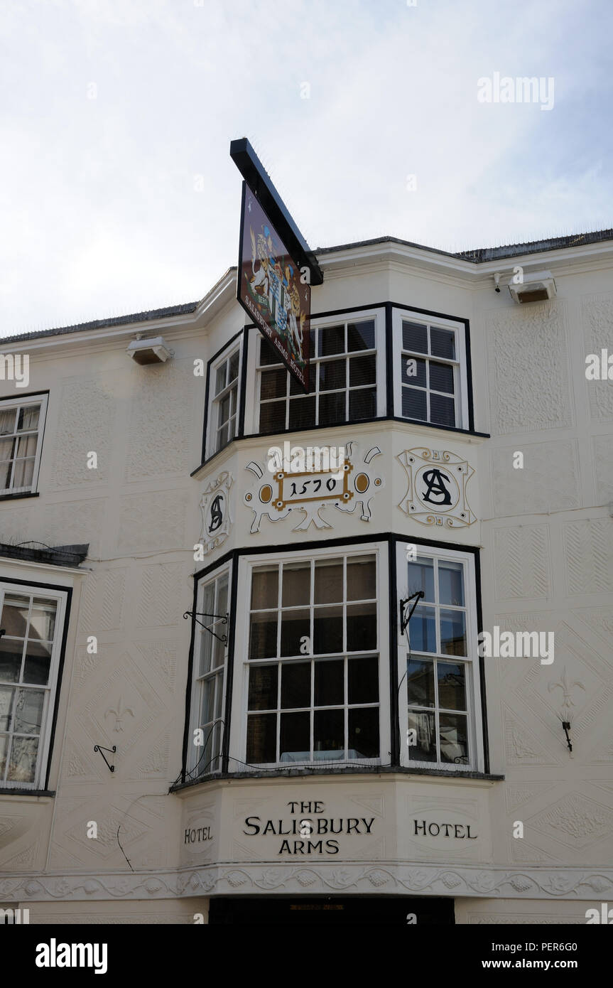 The Salisbury Arms Hotel, in Fore Street, Hertford, Hertfordshire, dates to the late 16thc – early 17thc.  It has pargeting on its front. Stock Photo