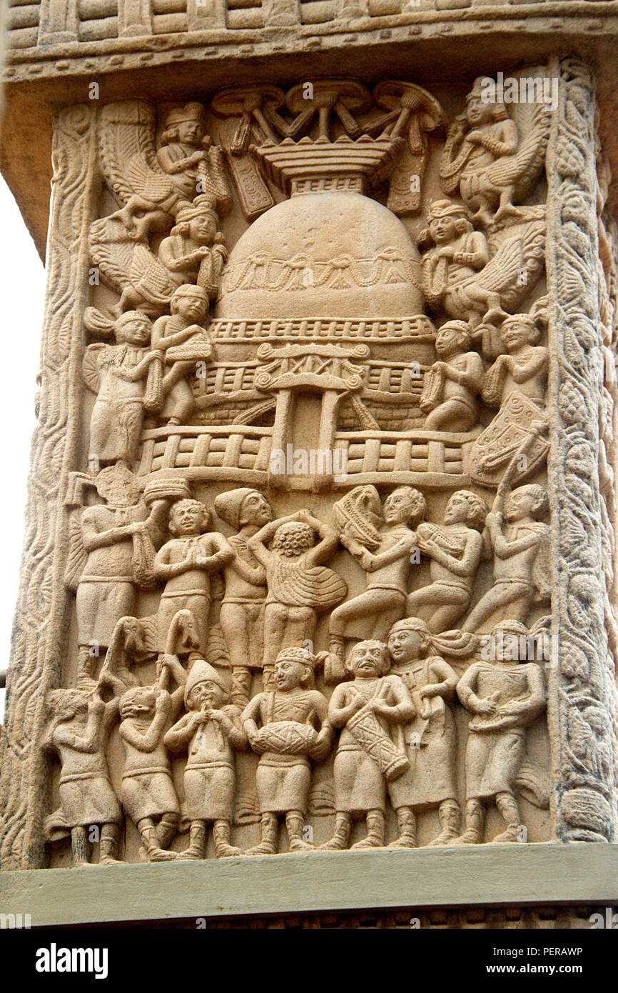 Life depiction by carving on stone pillar at Stupa at Sanchi, near Bhopal, Madhya Pradesh, India, Asia Stock Photo