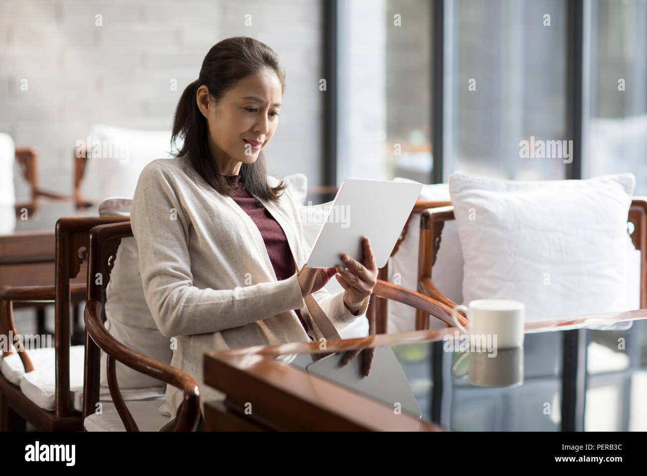 Asian 50 Years Mature Woman Coffee Cafe Hi res Stock Photography And asian-50-years-mature-woman-coffee-cafe-hi-res-stock-photography-and