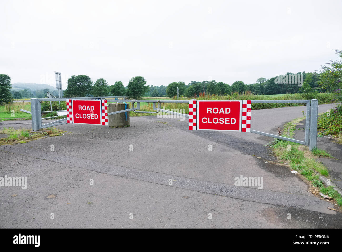 Road closed sign on swing gate at entrance to private business estate in rural countryside Stock Photo