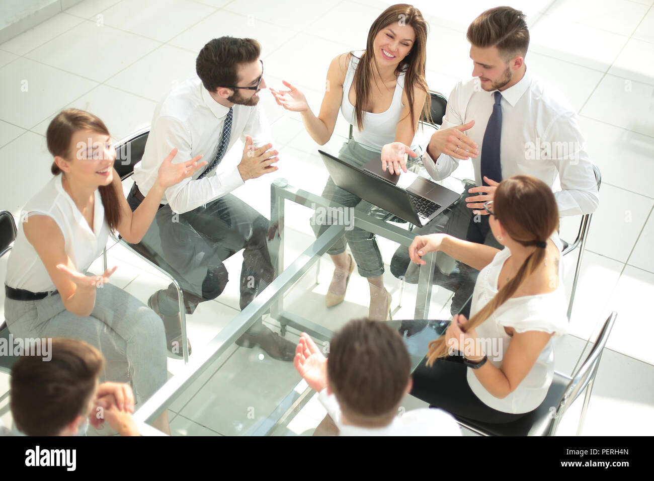 employees of the company discuss new ideas at a business meetin Stock Photo Alamy