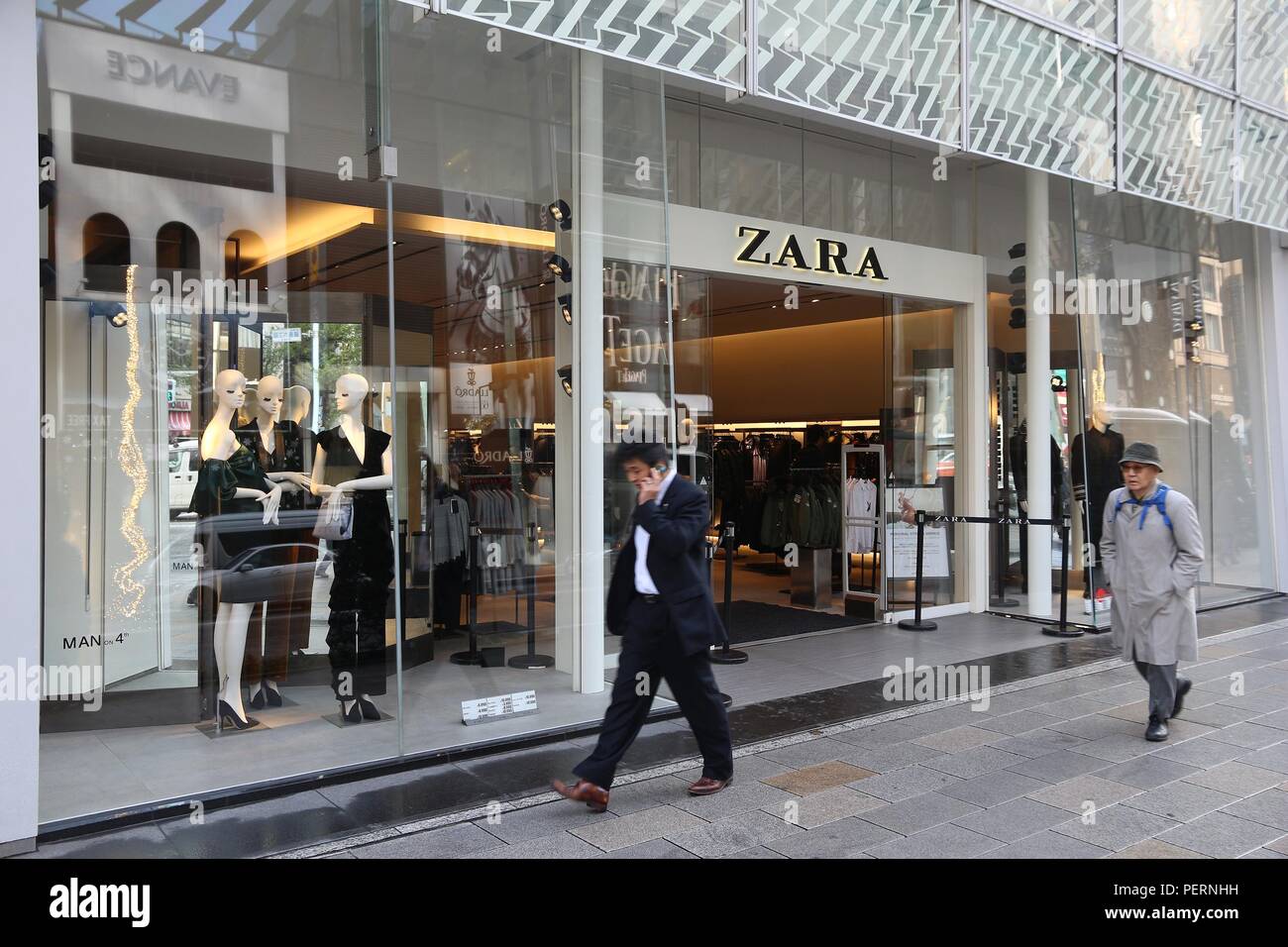 TOKYO, JAPAN - DECEMBER 1, 2016: People walk by Zara garment store at Ginza  district of Tokyo, Japan. Ginza is a legendary shopping area in Chuo Ward  Stock Photo - Alamy