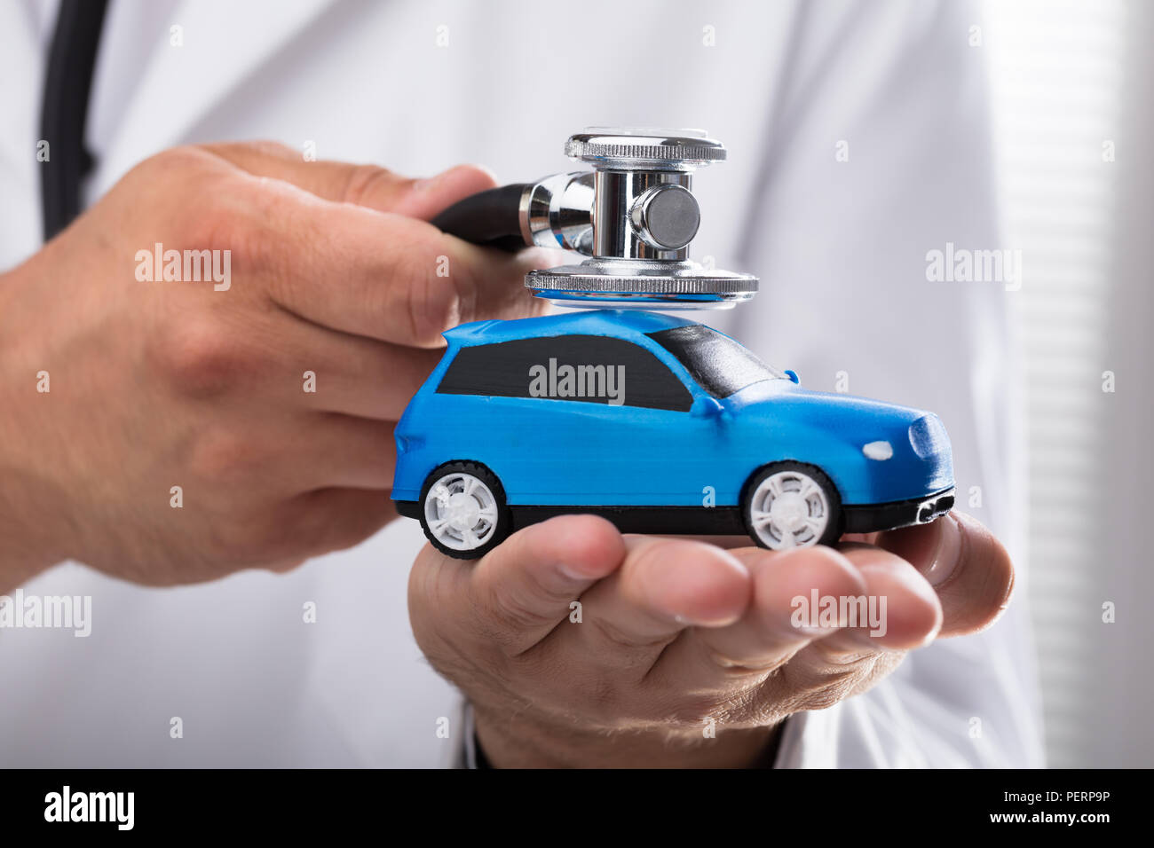 Doctor reliability hi-res stock photography and images - Alamy
