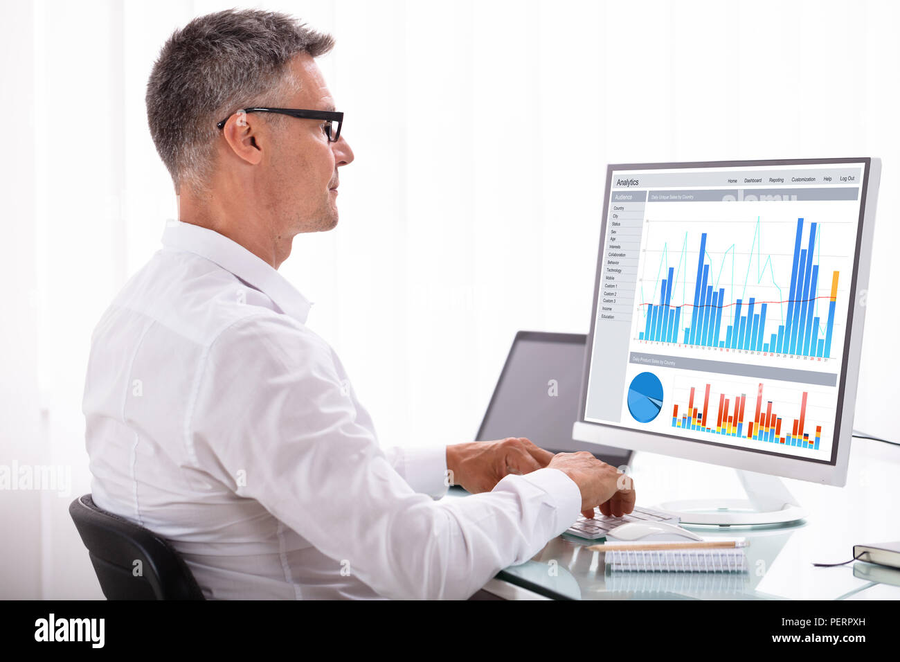 Business dashboard analytics line hi-res stock photography and images ...