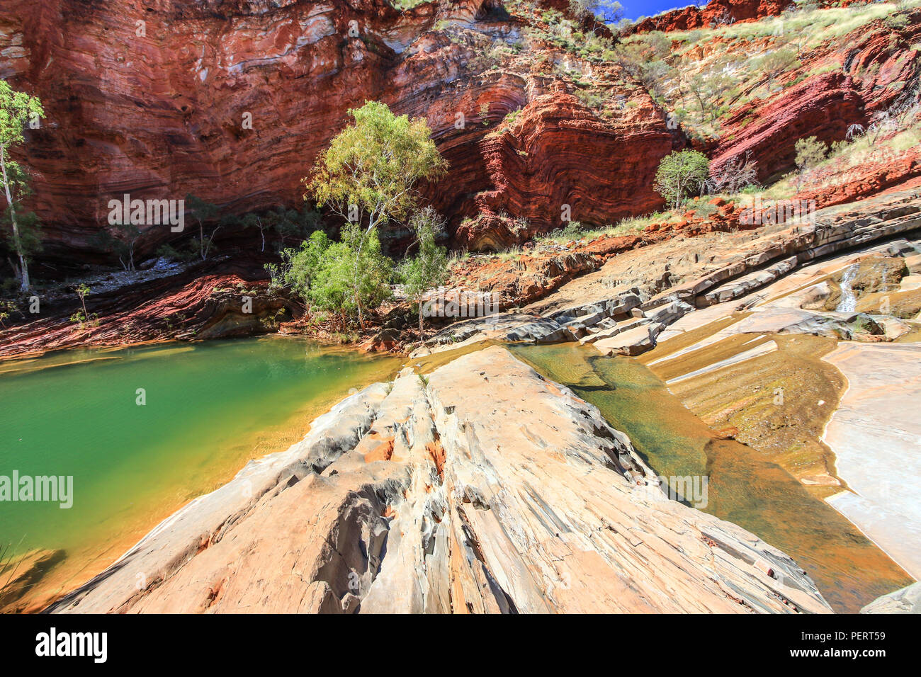 Outback gorge with red rock and trees Stock Photo - Alamy