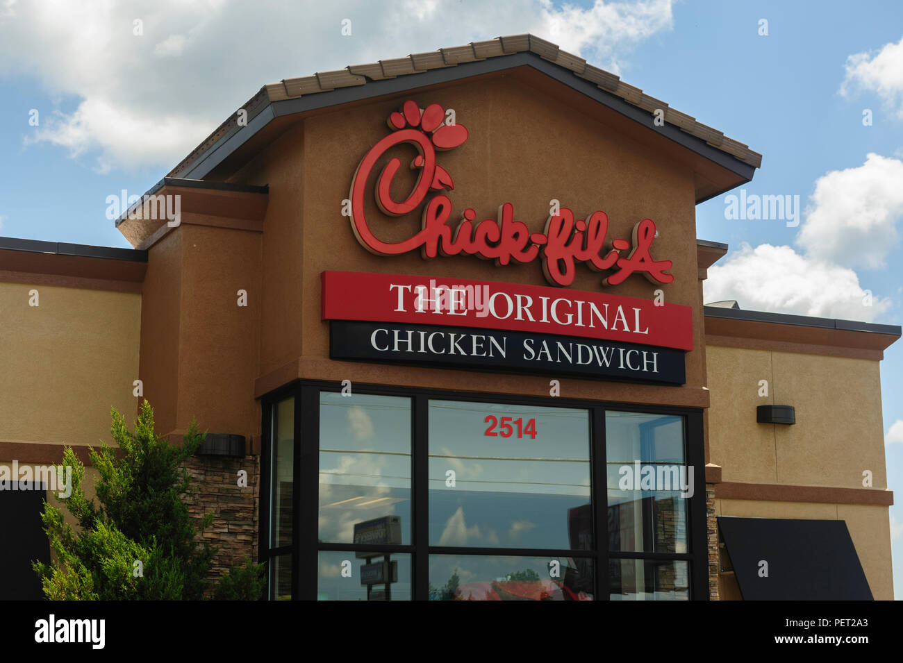 Chick fil a drive thru hires stock photography and images Alamy