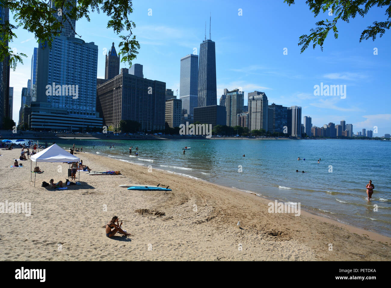 Chicago's 12th Street Beach, a narrow strip of beach just south of the  city's Museum Campus provides relief from summer heat. Chicago, Illinois,  USA Stock Photo - Alamy