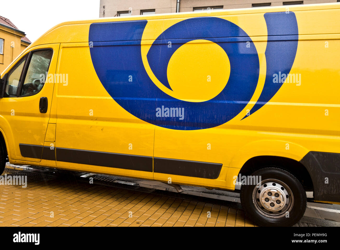 Mail truck hires stock photography and images Alamy
