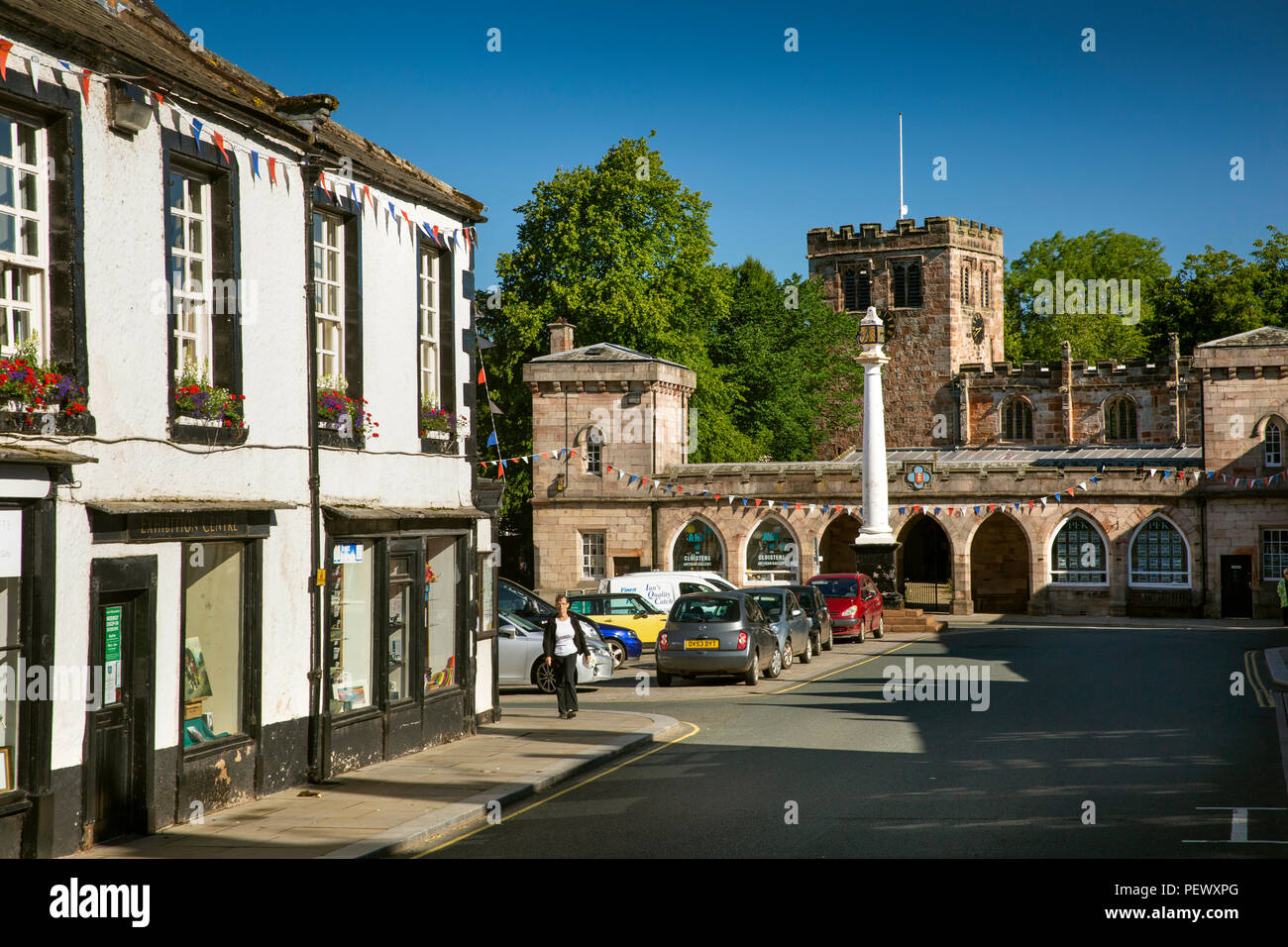 UK, Cumbria, Eden Valley, Appleby, Boroughgate, Moot Hall and 1811 cloisters outside St Lawrence’s Church Stock Photo