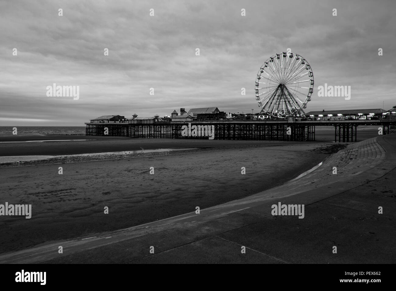 Black and white mono monochrome hi-res stock photography and images - Alamy