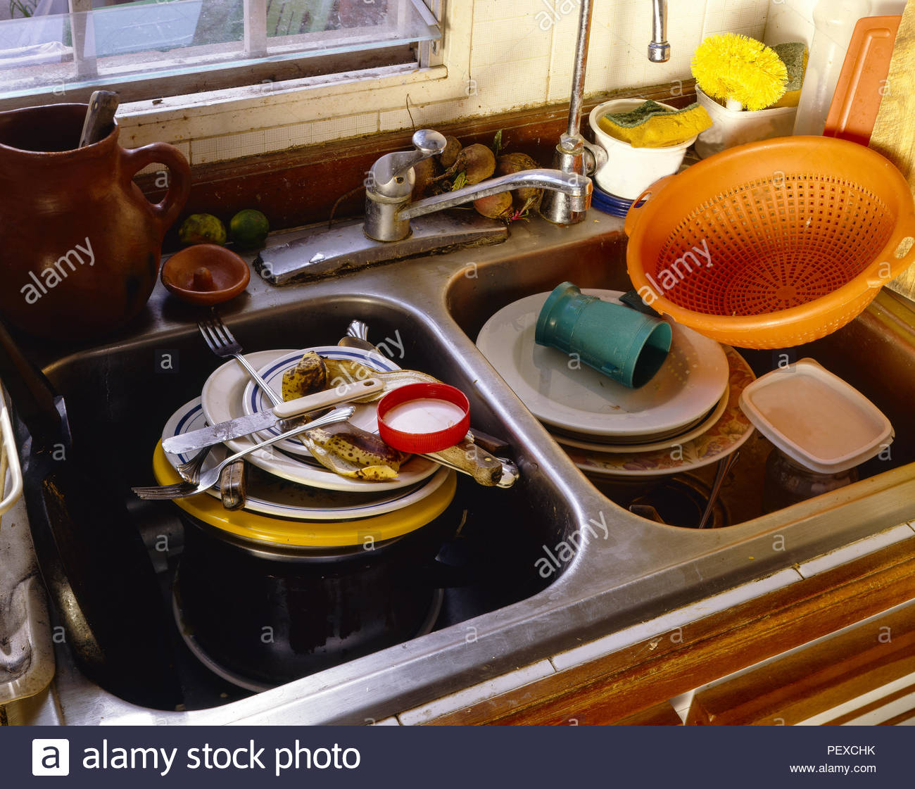 Dirty Kitchen Sink Stock Photos & Dirty Kitchen Sink Stock Images Alamy