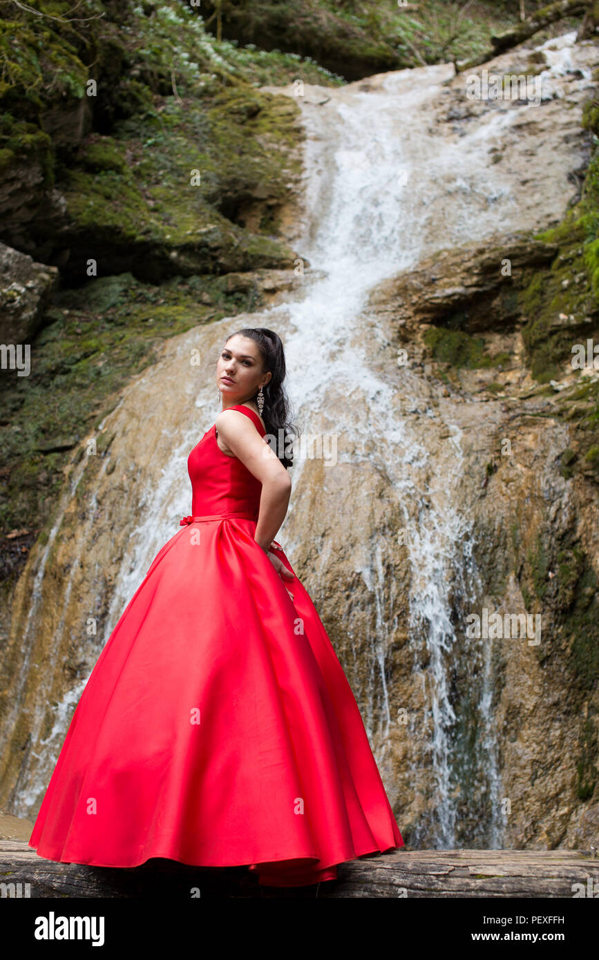 Portrait of a beautiful young girl on nature Stock Photo - Alamy